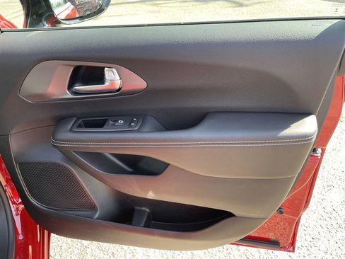 New 2026 Chrysler Pacifica Select image 41