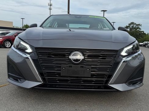 Used 2024 Nissan Altima 2.5 SV FWD image 2