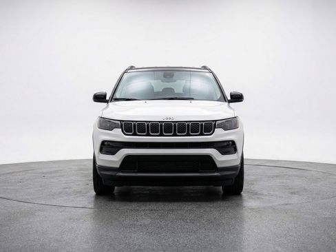 Used 2025 Jeep Compass Limited AWD/4WD image 2