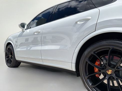 Used 2020 Porsche Cayenne Turbo image 46