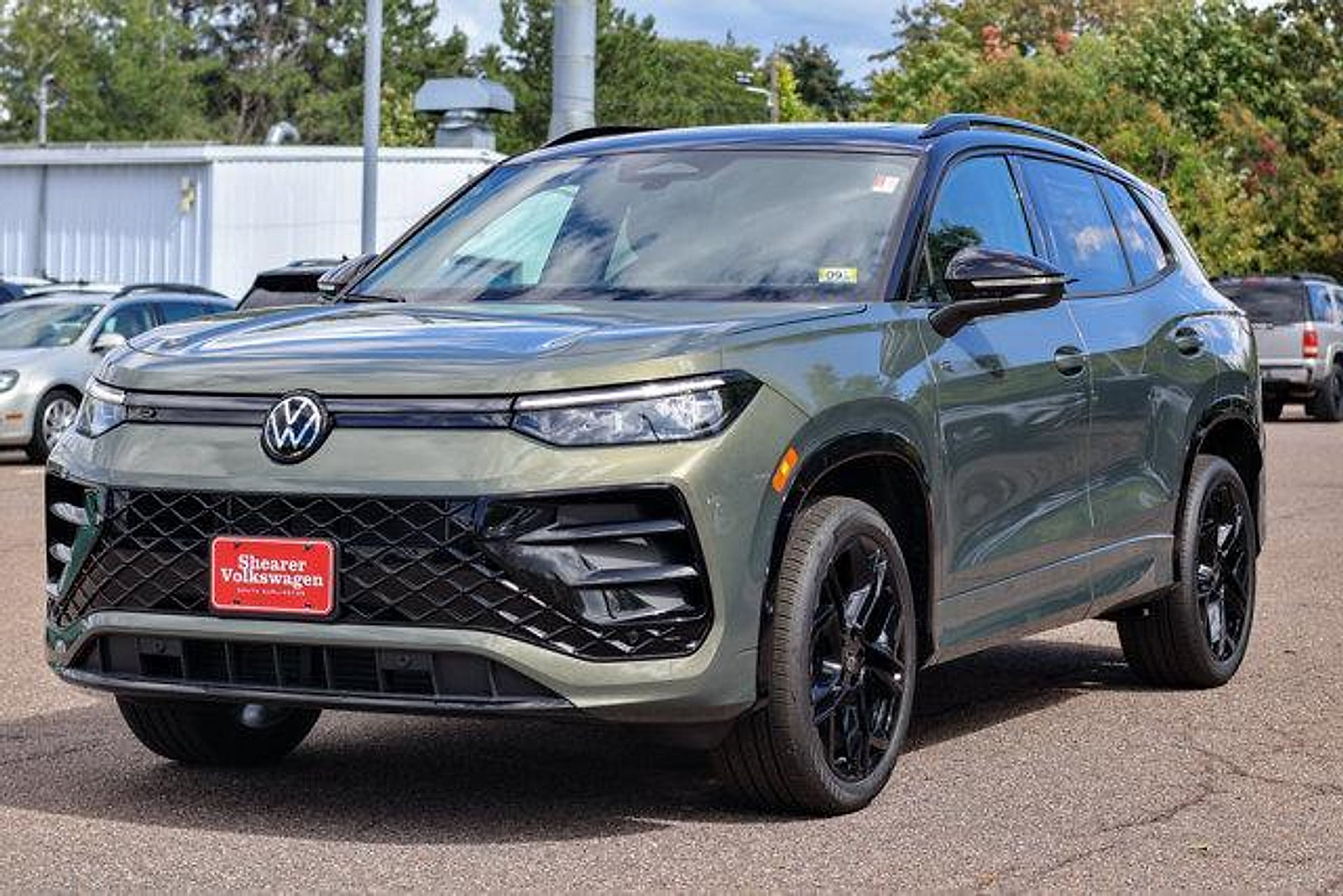 New 2026 Volkswagen Tiguan SE R-Line AWD/4WD image 2