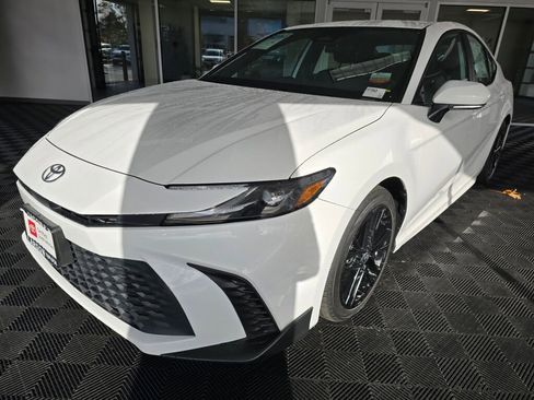 Certified 2025 Toyota Camry SE image 7