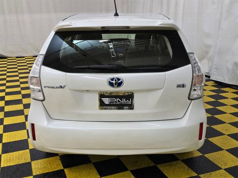 Used 2014 Toyota Prius V Two image 4