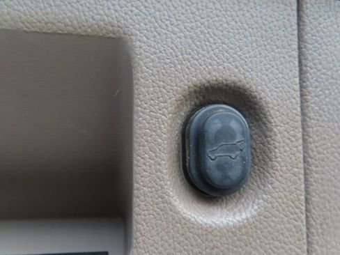 Used 2015 GMC Yukon XL SLT w/ Open Road Package image 46