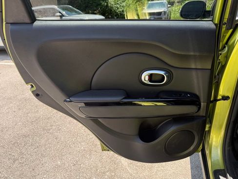 Used 2014 Kia Soul + w/ Primo Package FWD image 6