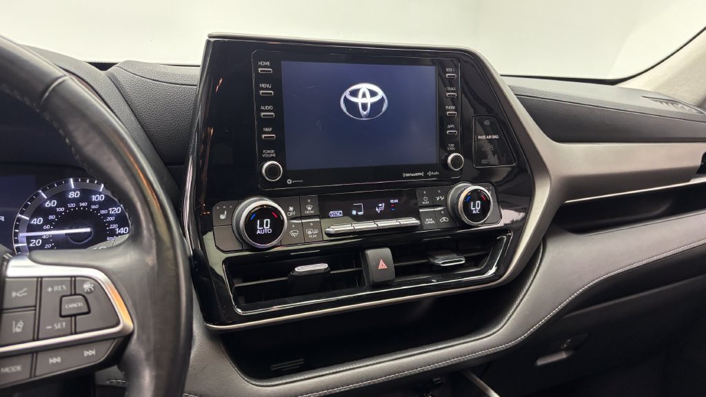Certified 2021 Toyota Highlander XLE AWD/4WD image 23