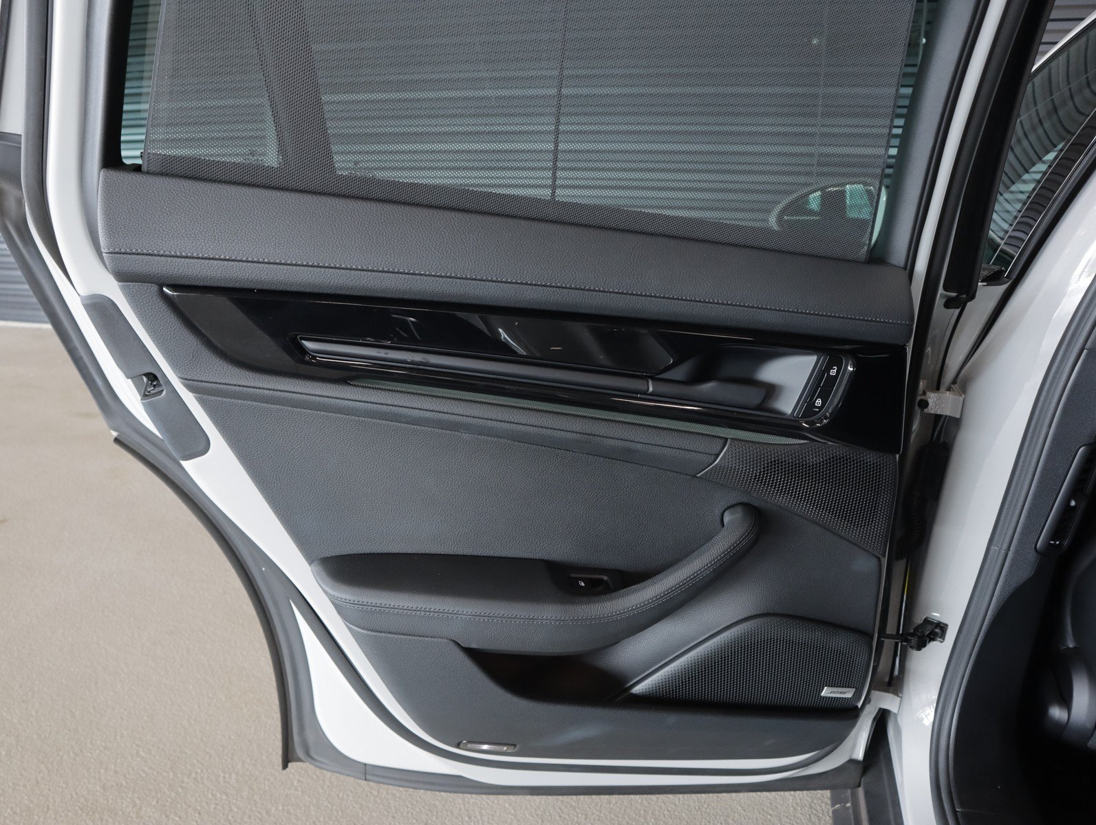 Certified 2024 Porsche Panamera RWD image 27