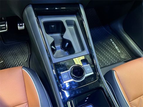 Used 2025 Volkswagen Tiguan SEL R-Line image 20