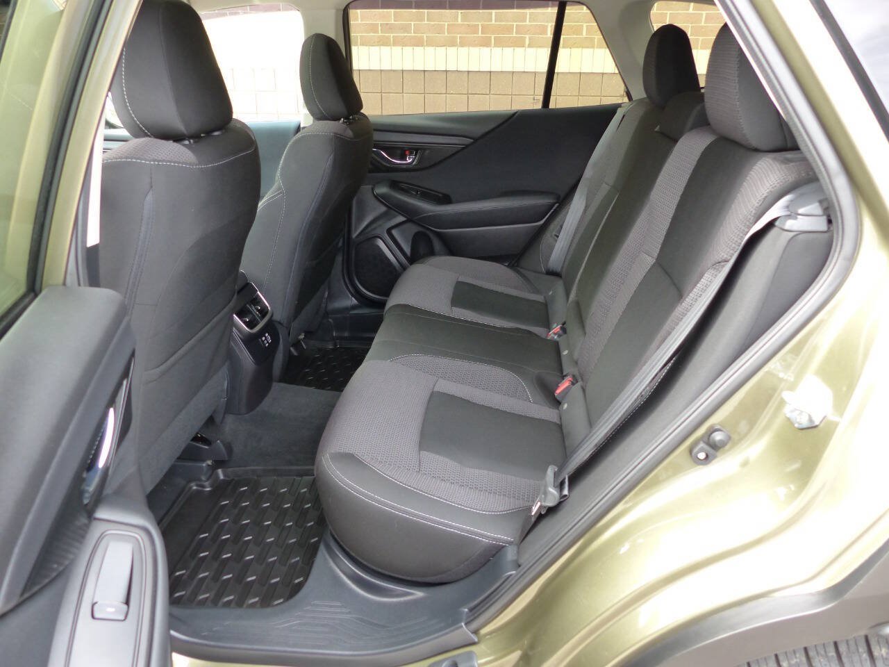 Used 2023 Subaru Outback Premium AWD/4WD image 38