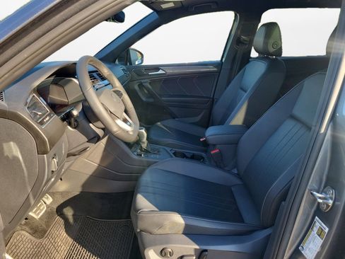 Certified 2023 Volkswagen Tiguan SE R-Line FWD image 11