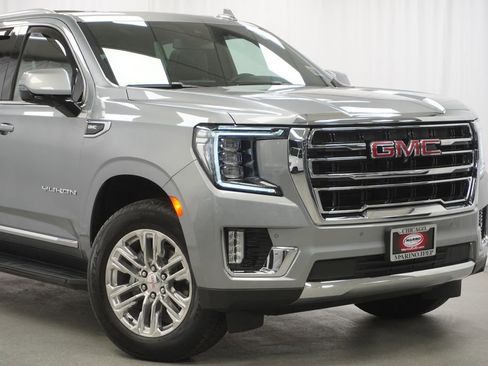 Used 2024 GMC Yukon SLT w/ SLT Premium Package AWD/4WD image 3