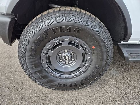 New 2025 Ford Bronco Outer Banks w/ Sasquatch Package image 9