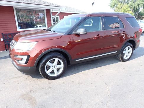 Used 2016 Ford Explorer XLT w/ Equipment Group 202A AWD/4WD image 3