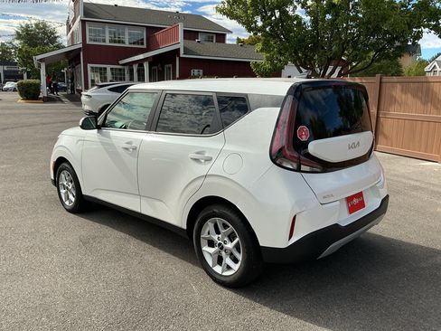 Used 2023 Kia Soul LX w/ LX Technology Package FWD image 7