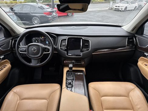 Used 2016 Volvo XC90 T6 Momentum w/ Momentum Plus Package AWD/4WD image 25