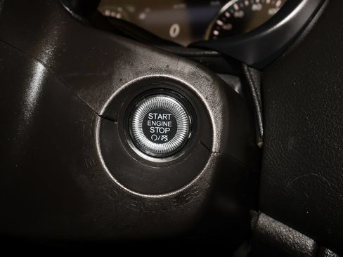 Used 2023 Jeep Renegade Latitude AWD/4WD image 16