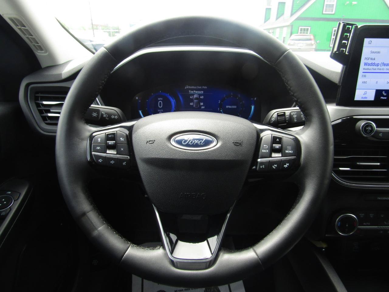 Used 2022 Ford Escape Titanium AWD/4WD image 15
