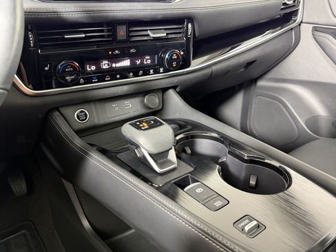 Used 2023 Nissan Rogue SL w/ SL Premium Package FWD image 16