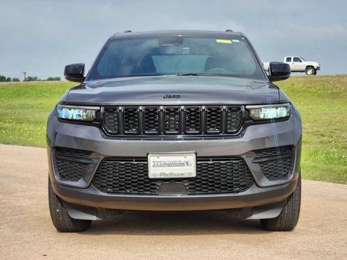 Used 2025 Jeep Grand Cherokee 4WD image 6