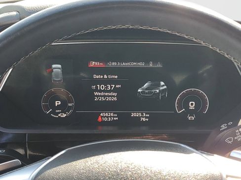 Used 2023 Audi e-tron S Premium Plus image 32