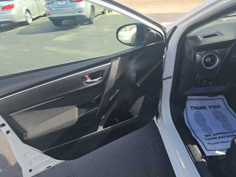 Used 2018 Toyota Corolla LE image 11