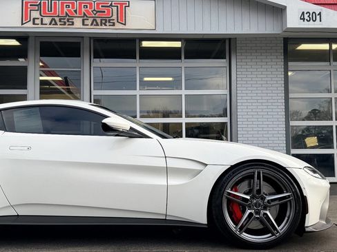 Used 2020 Aston Martin V8 Vantage Base 2dr Coupe image 11