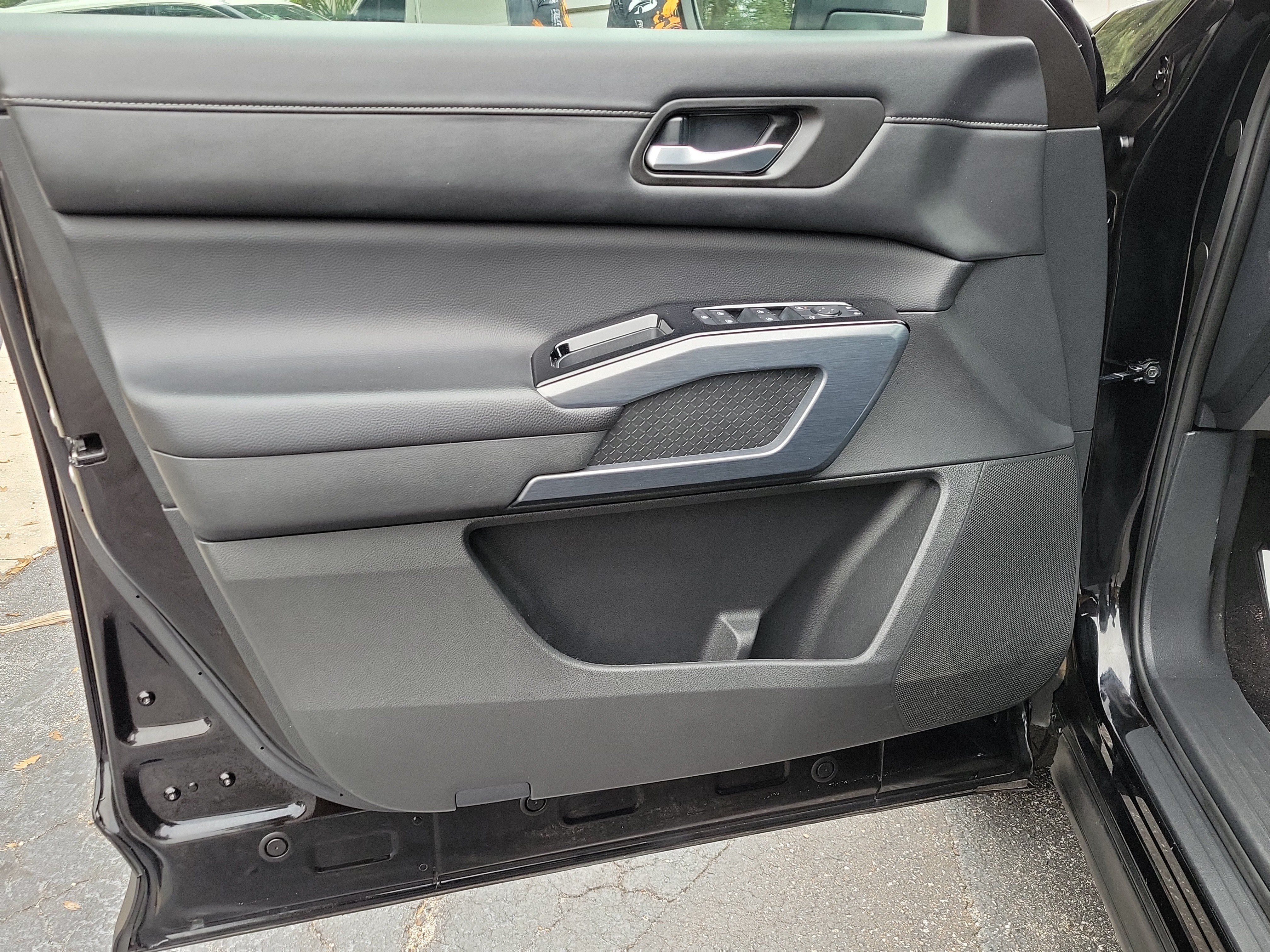 Certified 2025 Nissan Pathfinder SL FWD image 18
