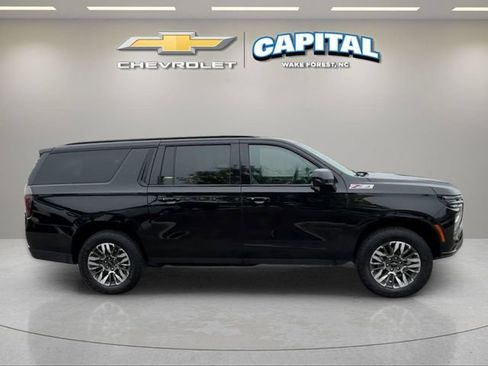Used 2025 Chevrolet Suburban Z71 AWD/4WD image 6