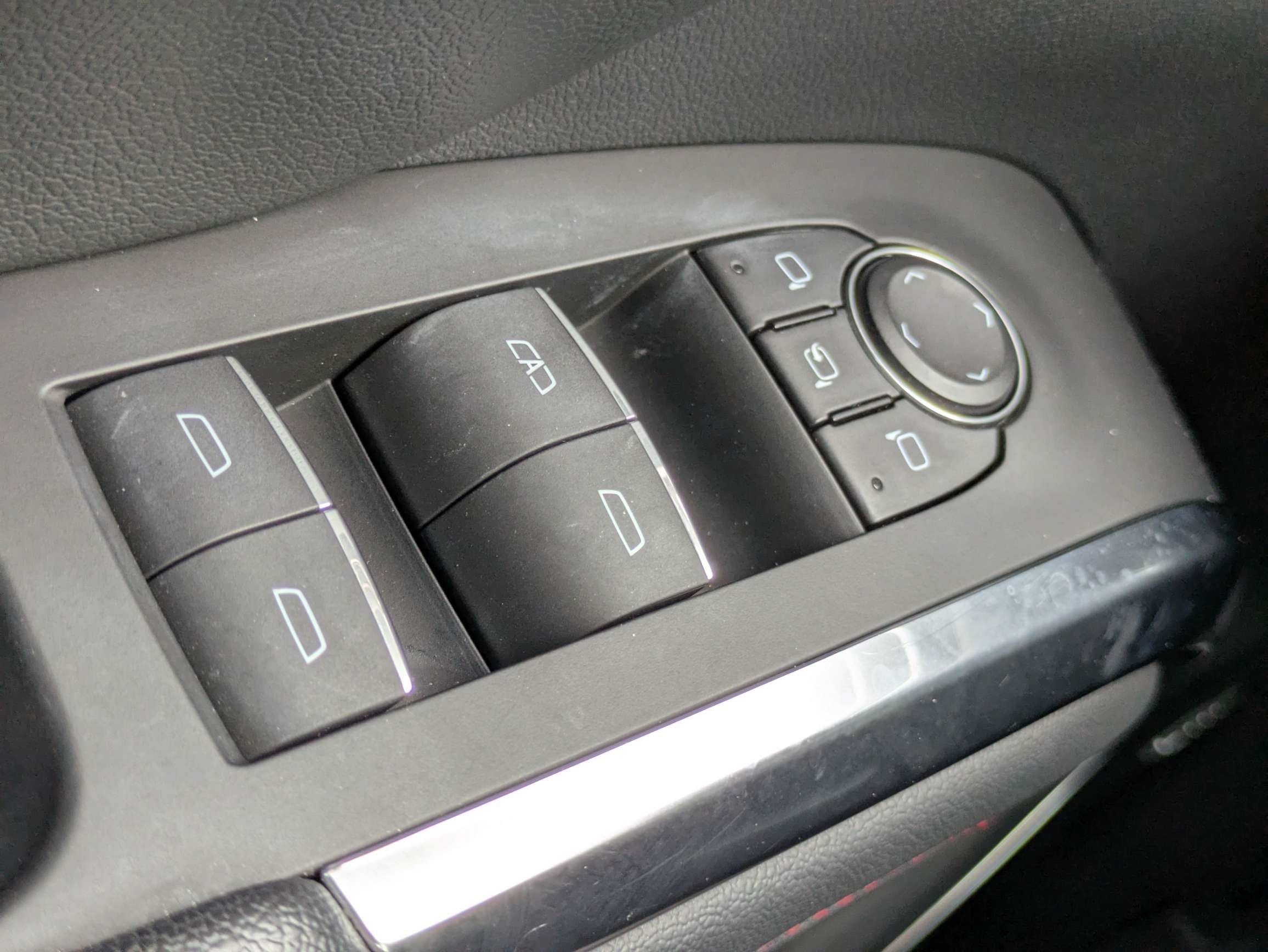 Used 2024 Chevrolet Traverse RS FWD image 16