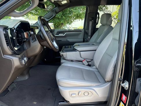 Certified 2025 GMC Sierra 1500 4x4 Crew Cab SLT image 13