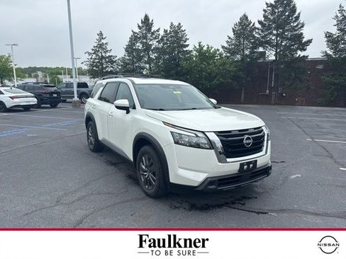 Certified 2023 Nissan Pathfinder SV w/ SV Premium Package AWD/4WD image 1