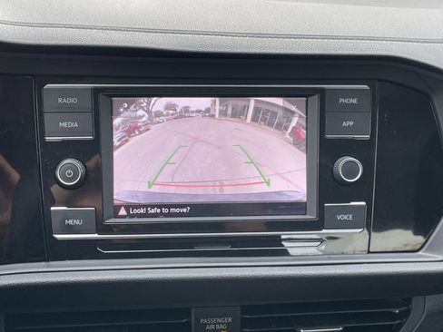 Used 2024 Volkswagen Jetta SE image 19