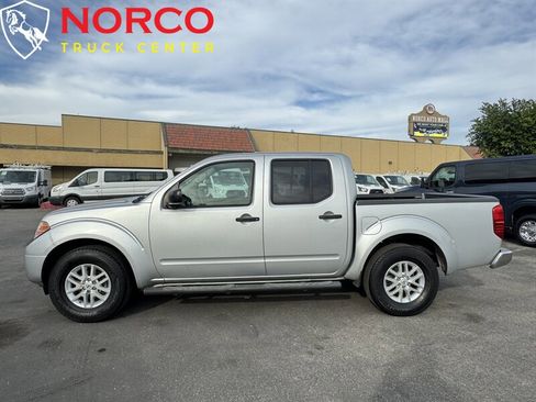 Used 2017 Nissan Frontier SV image 5