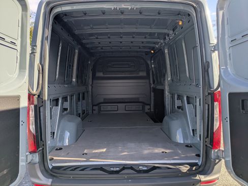 Used 2025 Mercedes-Benz Sprinter 2500 image 13