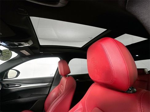 Used 2023 Alfa Romeo Stelvio Veloce image 20