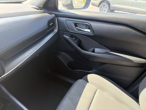 Used 2025 Nissan Rogue SV AWD/4WD image 14