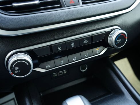 Used 2022 Nissan Altima 2.5 SV image 14