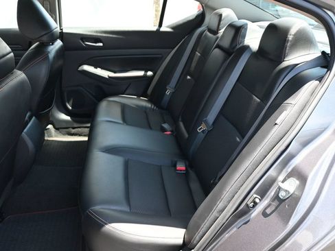 Used 2022 Nissan Altima 2.5 SR FWD image 18