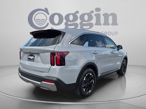 Used 2025 Kia Sorento S FWD image 6