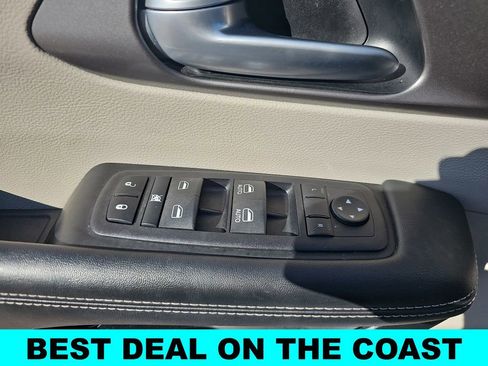 Used 2024 Chrysler Pacifica Select image 30