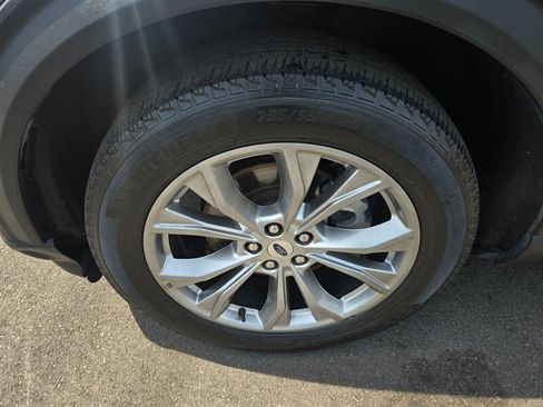 Used 2022 Ford Explorer XLT w/ Equipment Group 202A AWD/4WD image 26