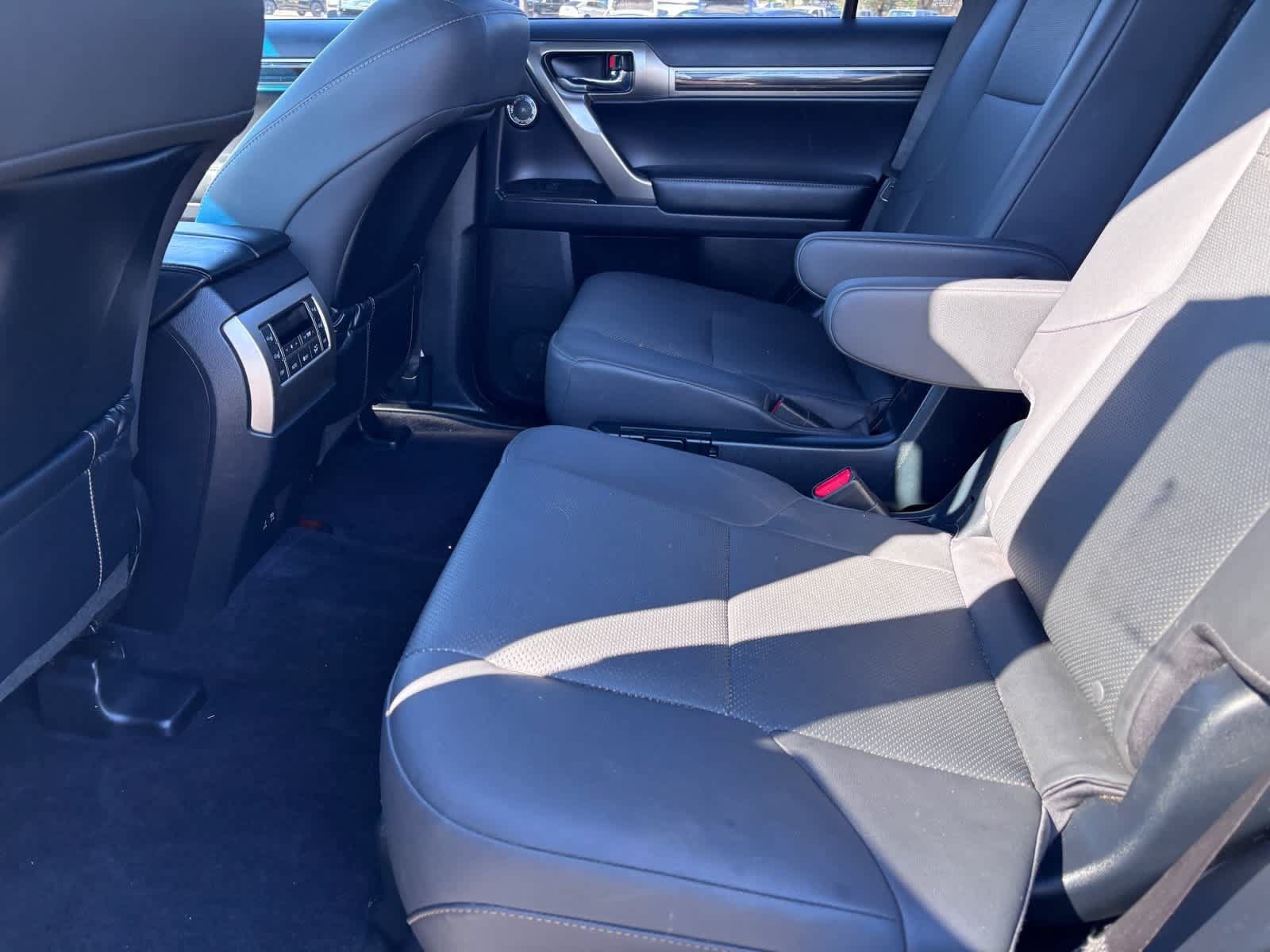 Used 2021 Lexus GX 460 Premium w/ Accessory Package AWD/4WD image 10