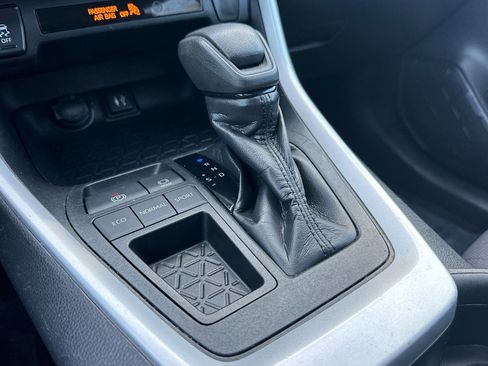 Used 2019 Toyota RAV4 XLE w/ Carpet Mat Package image 19