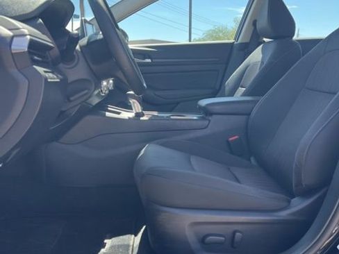Used 2025 Nissan Altima 2.5 SV FWD image 23
