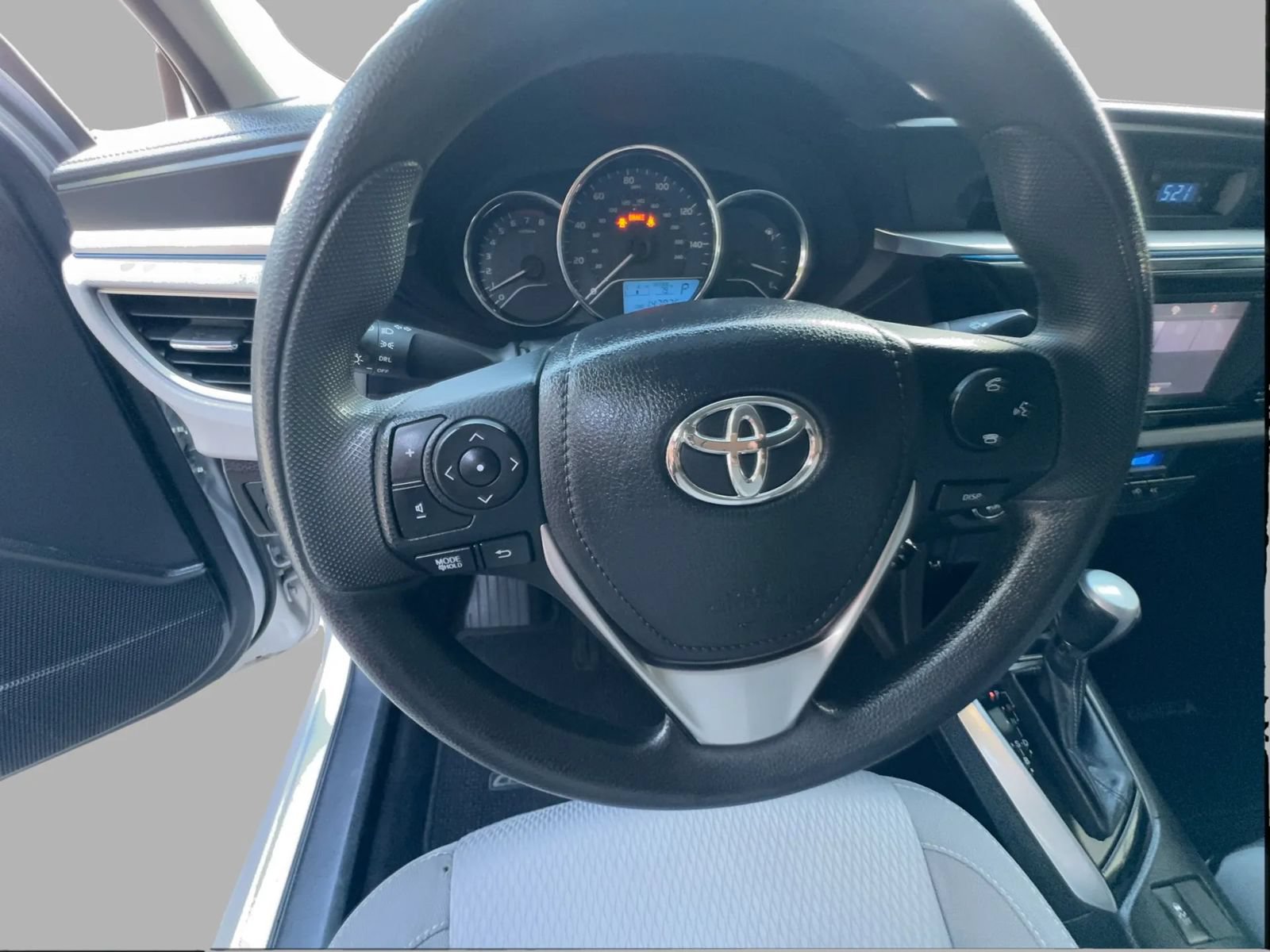 Used 2015 Toyota Corolla LE FWD image 17