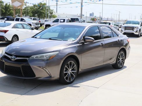 Used 2016 Toyota Camry XSE w/ Advanced Technology Package FWD image 5
