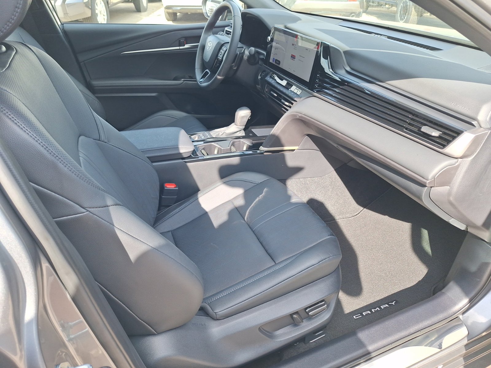 Used 2025 Toyota Camry XSE FWD image 32