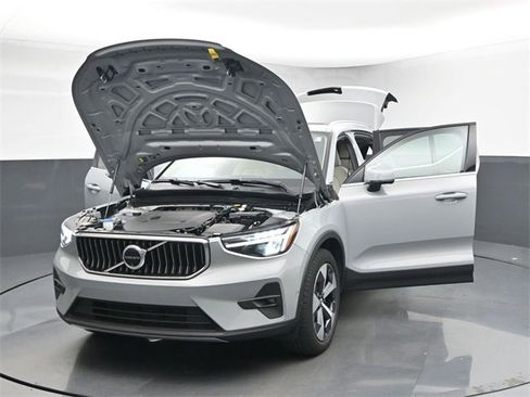 Used 2024 Volvo XC40 B5 Plus image 52