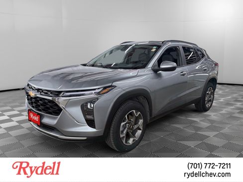 Used 2025 Chevrolet Trax LT w/ Driver Confidence Package FWD image 1