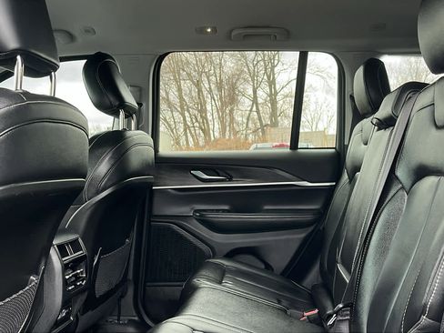 Certified 2023 Jeep Grand Cherokee Limited image 27